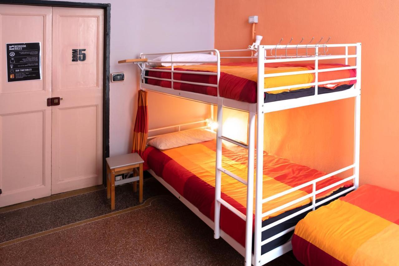 Manena Hostel Genova Ngoại thất bức ảnh